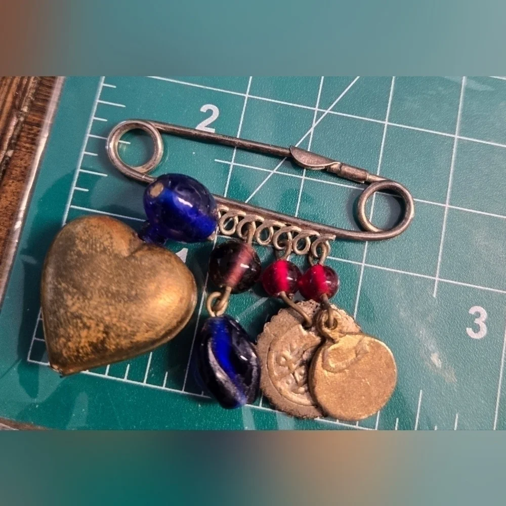 N/A this brooch